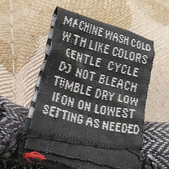 Two piece T.Milano skirt suit - Picture 9 of 9